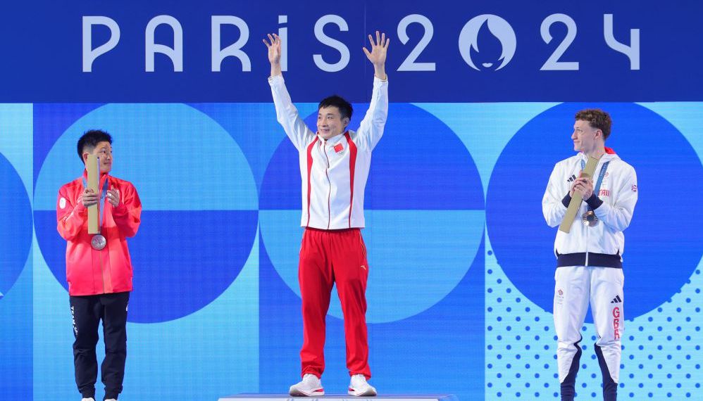 莱奥：我正在学习踢中锋，球队在场内场外都在帮助我